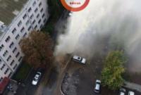 В Киеве из-за прорыва трубы образовался фонтан горячей воды выше 4-этажного дома