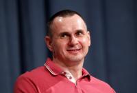 "Этот ад закончился": Сенцов поздравил освобожденных из плена Л/ДНР