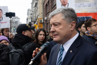 Без примусового приводу: Порошенко прибув на допит до ДБР