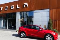 Tesla отзывает 285,000 электромобилей из-за программы круиз-контроля